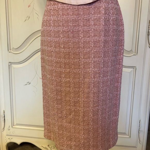 Paule Vasseur of France 3-piece suit, size 40.  Light pink with pearl buttons - Picture 14 of 17